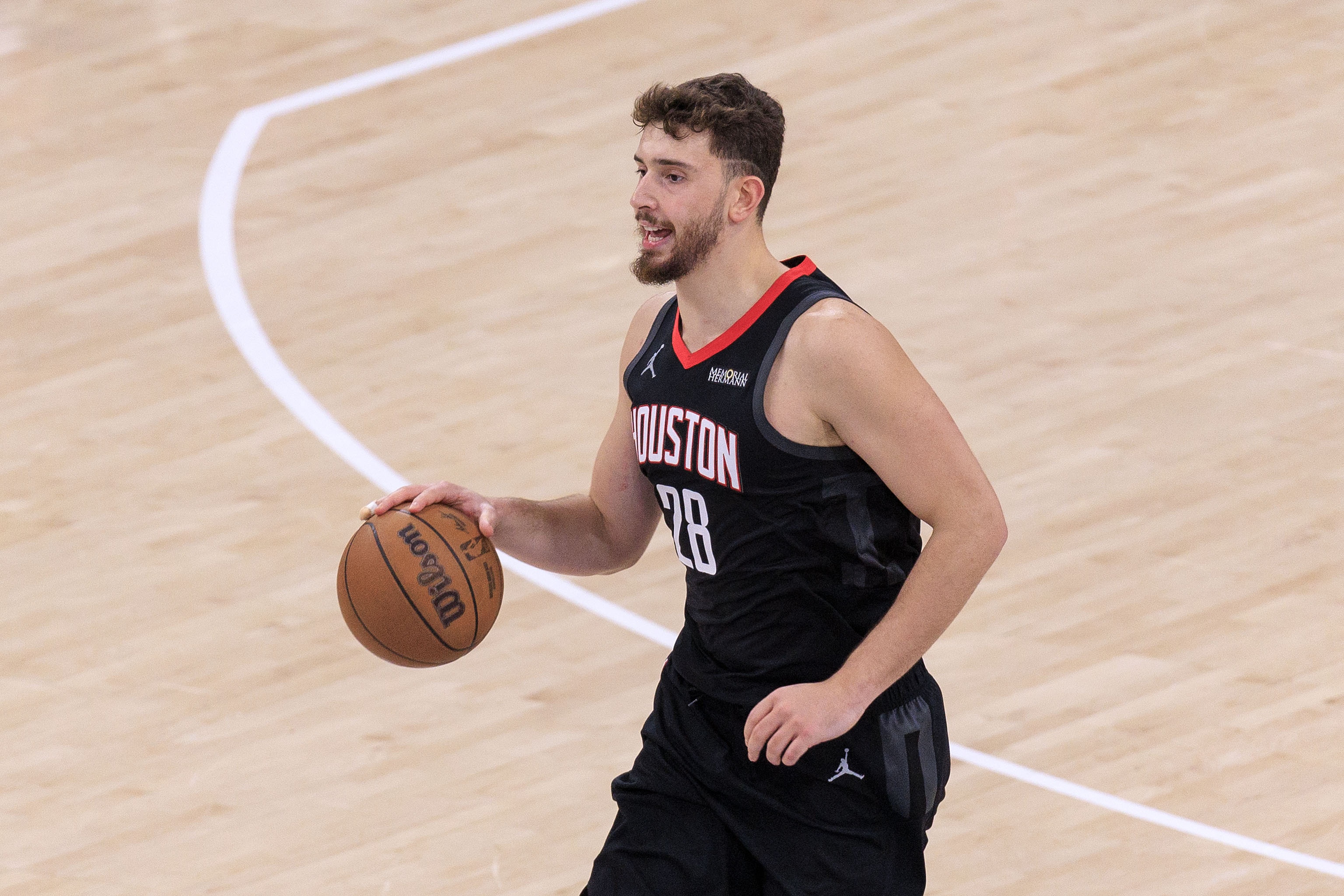 体育APP-🤡寸步不让！兰德尔被撤凳子走步违例&amp;申京立马走步回应