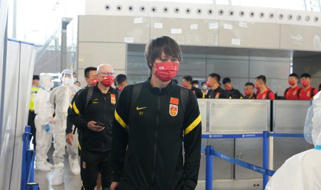 开体育app下载安装免费-中国男足团队58人飞赴阿联酋 包括六个保障团队